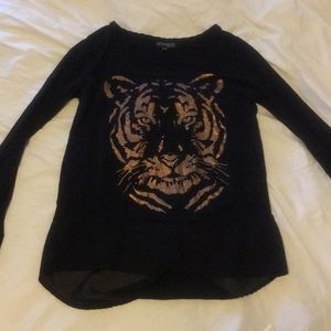 High low hem long sleeved tiger print shirt